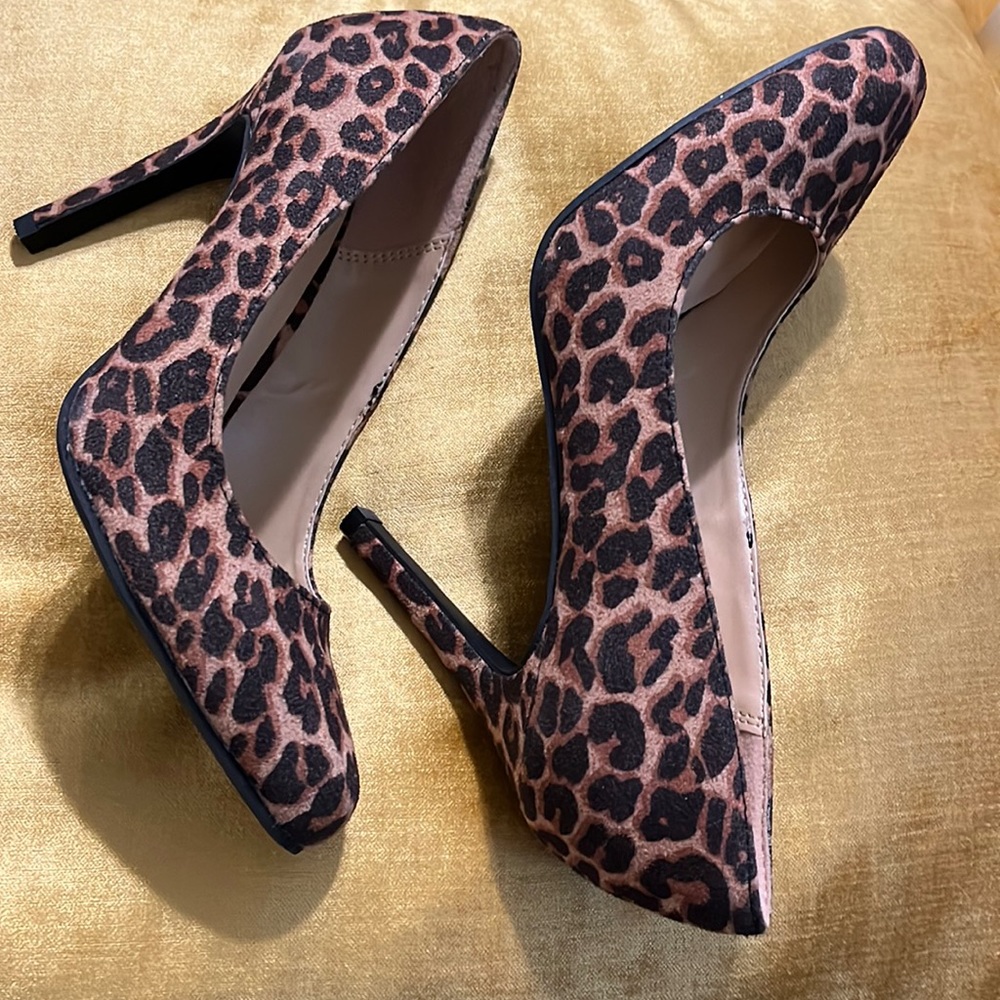 LC Lauren Conrad Leopard Heels